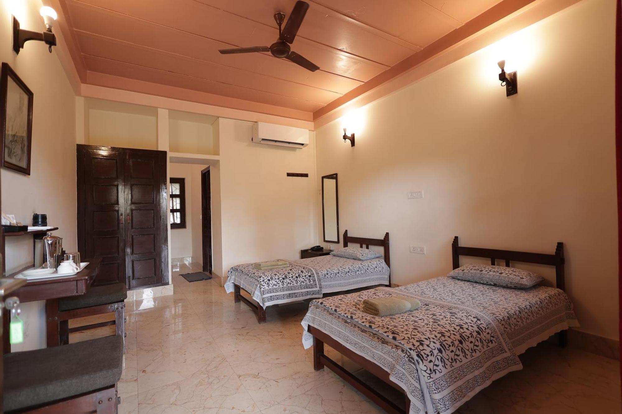 Mvt Guesthouse & Restaurant Vrindavan Exterior photo